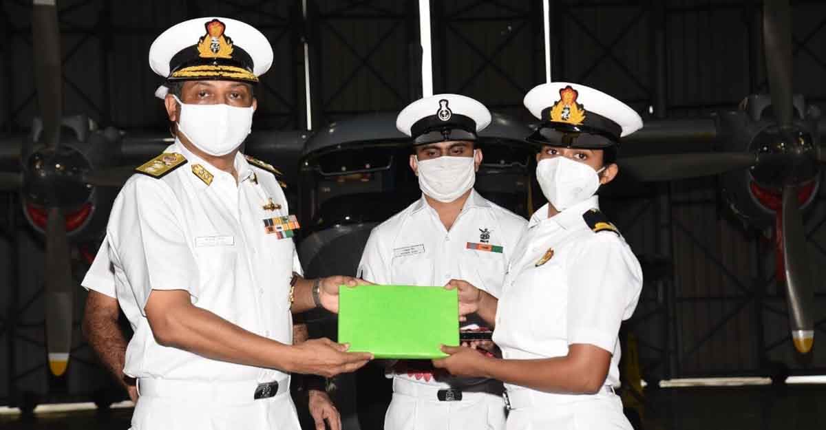 women-officer-navy1 women-officer-navy1