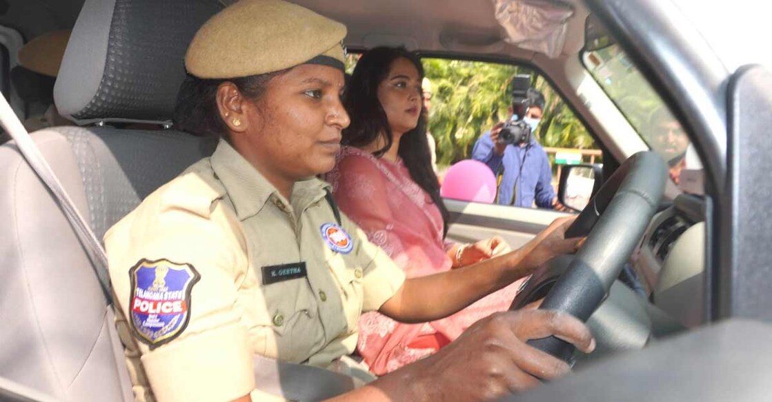  Anushka Shetty on women police