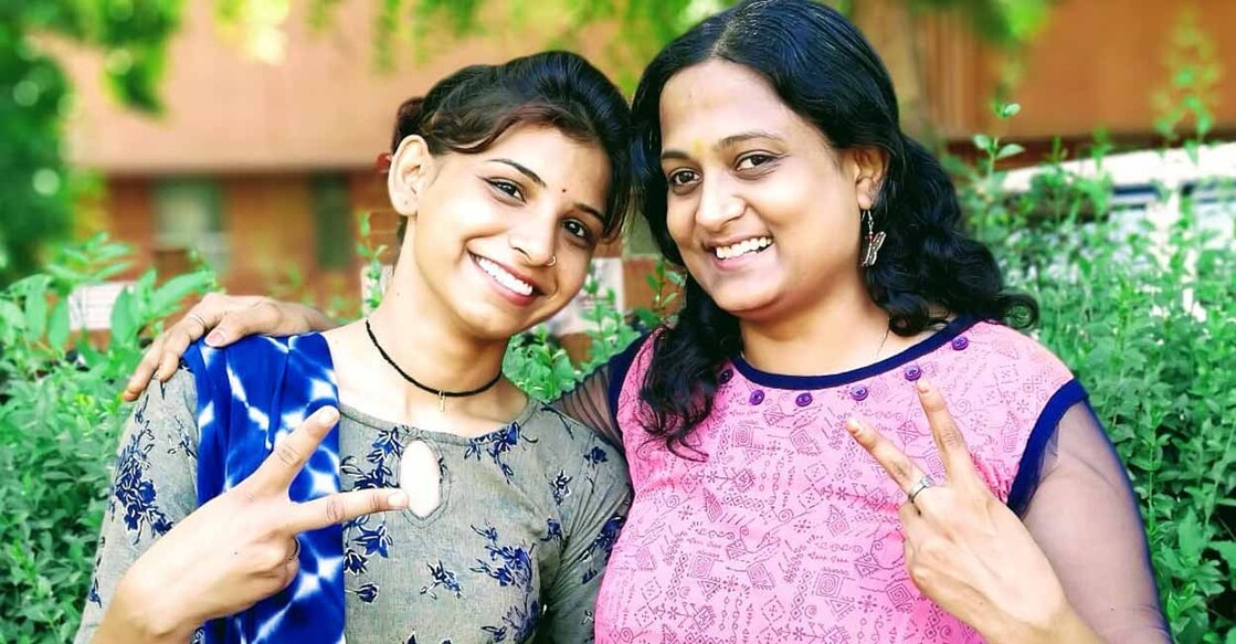 Mansi (L) had knocked the family court in Bhilwara and pleaded for annulment of her child marriage. Image courtesy: IANS