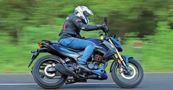 Honda hornet top green helmet