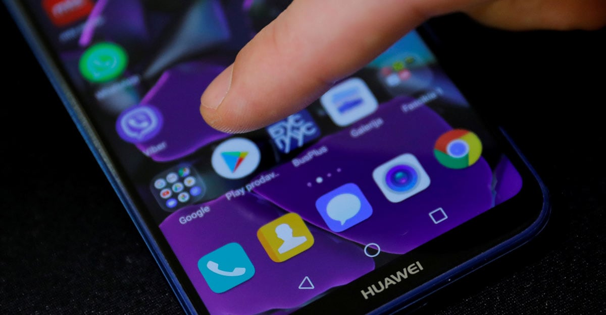 INDIA-GOOGLE-APPS A man points a finger to the Google Play app logo on his Huawei smartphone. REUTERS/Marko Djurica/Illustration/File Photo