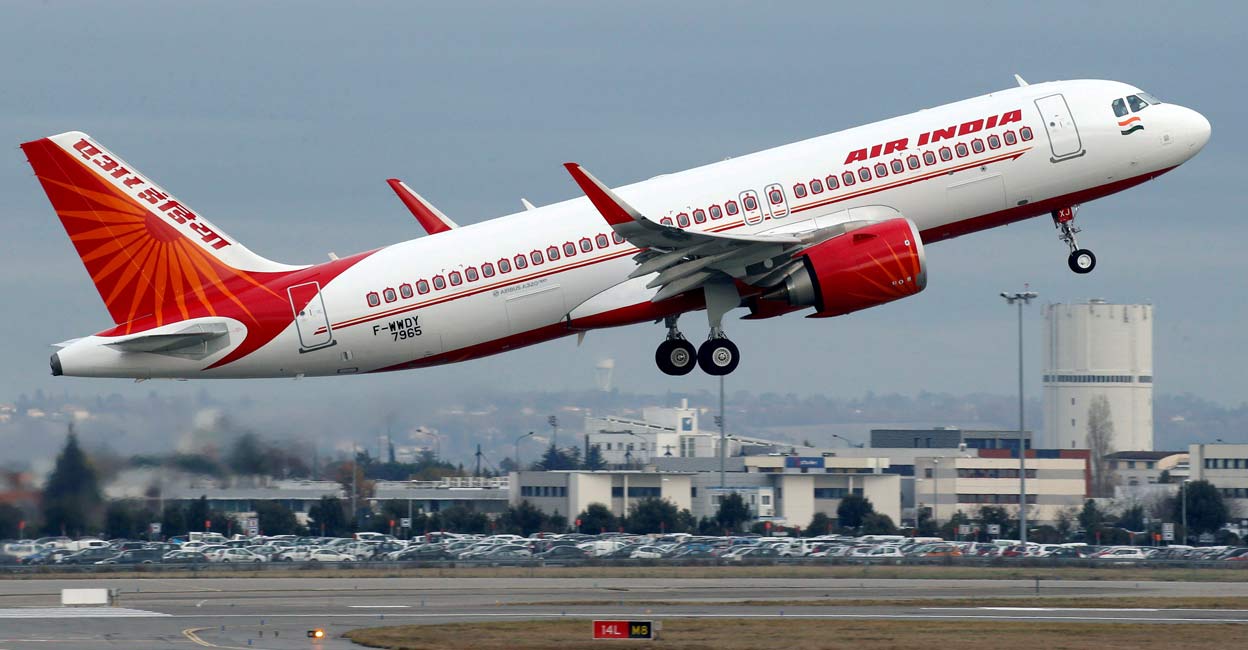 An Air India Airbus A320 neo plane takes off in Colomiers near Toulouse, France. REUTERS/Regis Duvignau/File Photo