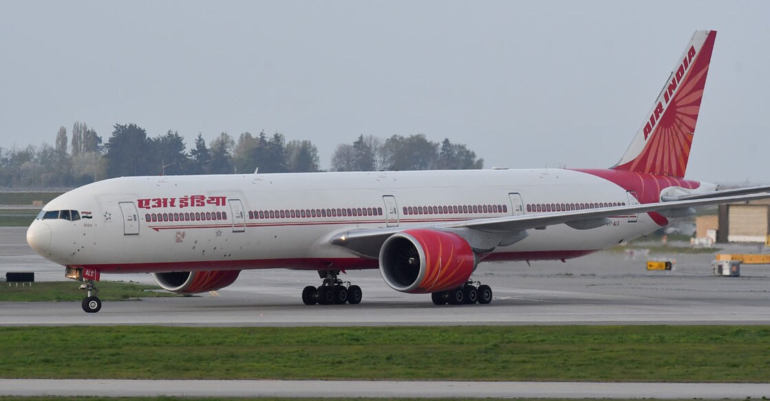 Air India flight 185 arrives from New Delhi. REUTERS/Jennifer Gauthier/File Photo