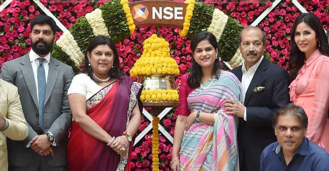 Falguni Nayar (C-L), Managing Director and CEO of Nykaa, along with her daughter Advaita (C-R), Bollywood actress Katrina Kaif and other attends the company's IPO listing ceremony at the National Stock Exchange. Photo: PTI