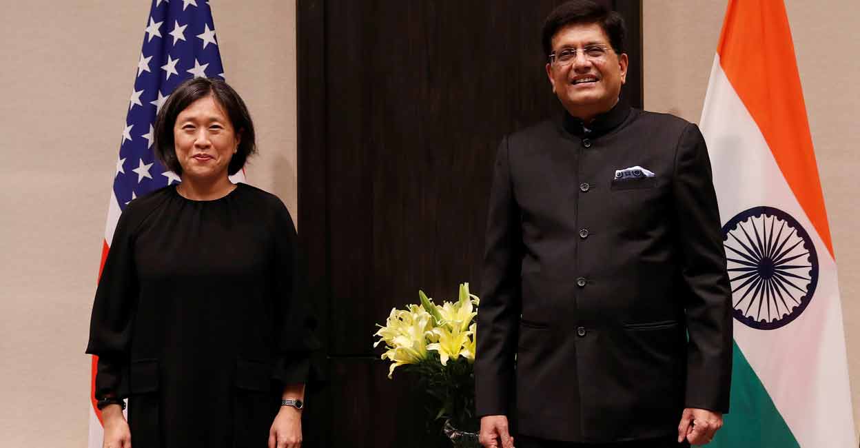 US Trade Representative Katherine Tai and India's Minister of Commerce and Industry, Piyush Goyal, poses for a picture before the start of their meeting in New Delhi, India, November 22, 2021. Photo: REUTERS/Adnan Abidi/Pool