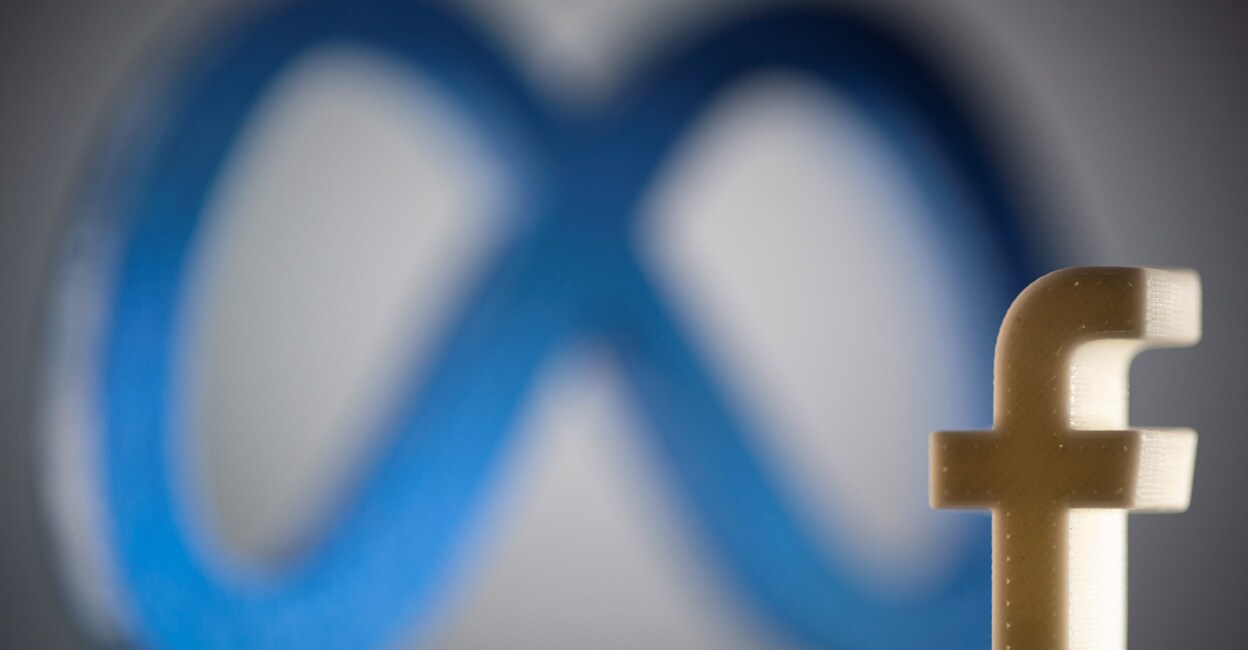 A 3D printed Facebook's new rebrand logo Meta and Facebook logo are seen in this illustration taken on November 2, 2021. Photo: REUTERS/Dado Ruvic/Illustration