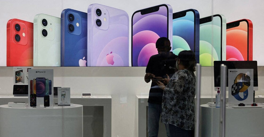 A salesperson speaks to a customer at an Apple reseller store in Mumbai. File Photo: Reuters/Francis Mascarenhas