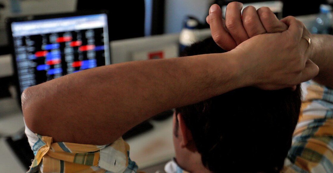 A broker reacts while trading at his computer terminal at a stock brokerage firm in Mumbai, India, February 1, 2020. Photo: REUTERS/Francis Mascarenhas/File Photo