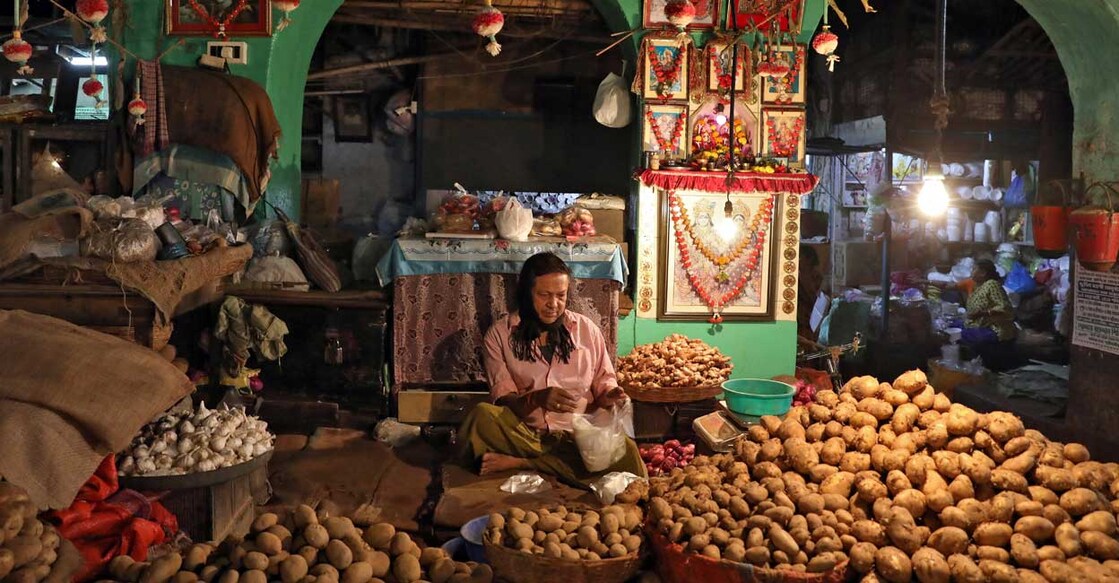 INDIA-ECONOMY-INFLATION A vendor waits for customers at his shop inside a vegetable market in Kolkata, India, February 12, 2020. Reuters/Rupak De Chowdhuri