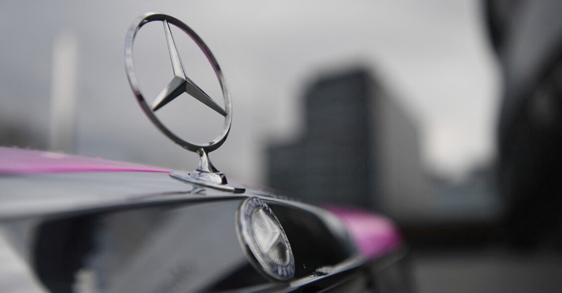 The Mercedes-Benz logo is seen on a car. File Photo: Reuters/Andreas Gebert