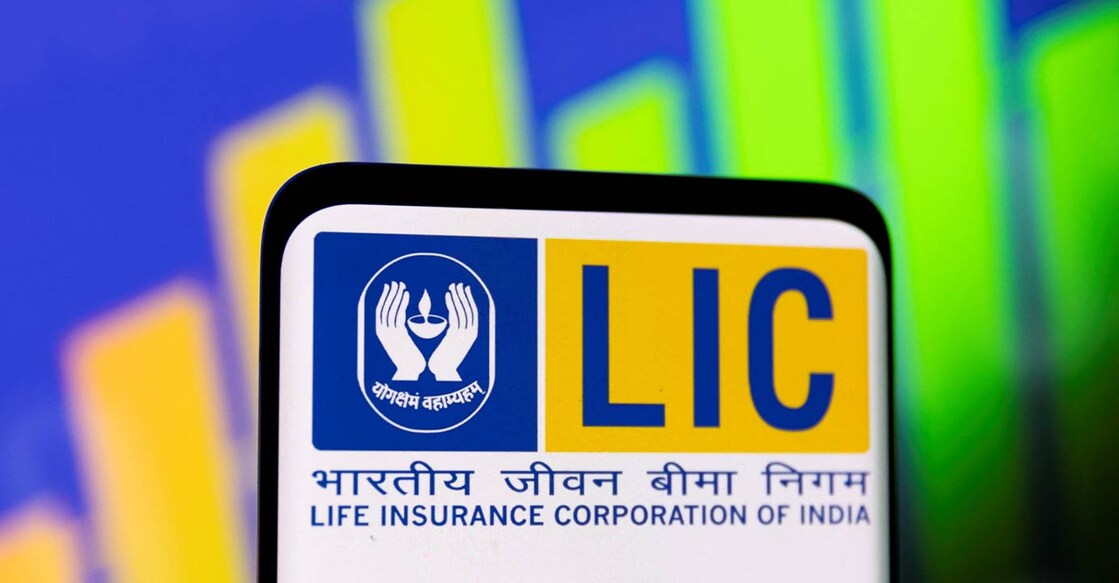 Life Insurance Corporation of India (LIC) logo is seen displayed in this illustration taken February 20, 2022. Illustration: REUTERS/Dado Ruvic