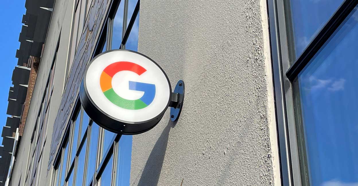 A Google logo is seen outside of the Google Store, where visitors can try phones and other products from the company, in New York City, New York, U.S., February 10, 2022. Photo: Paresh Dave/Reuters