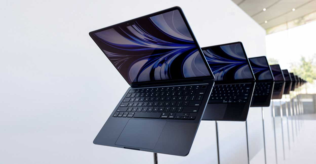 A new MacBook Air running M2 chip is seen displayed during Apple's annual Worldwide Developers Conference in San Jose, California, June 6, 2022. Reuters/Peter DaSilva