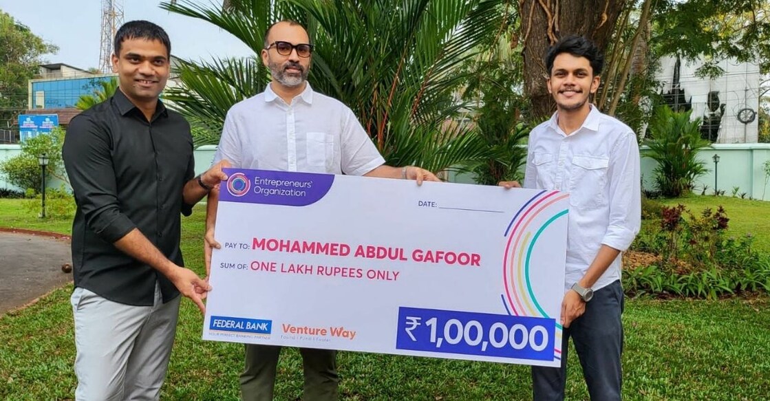 Mohammed Abdul Gafoor (right) receives the GSEA state-level award from Entrepreneurs’ Organisation president Issac Alexander and Vinay Kynadi, founder, Venture Way. Photo: Special Arrangement