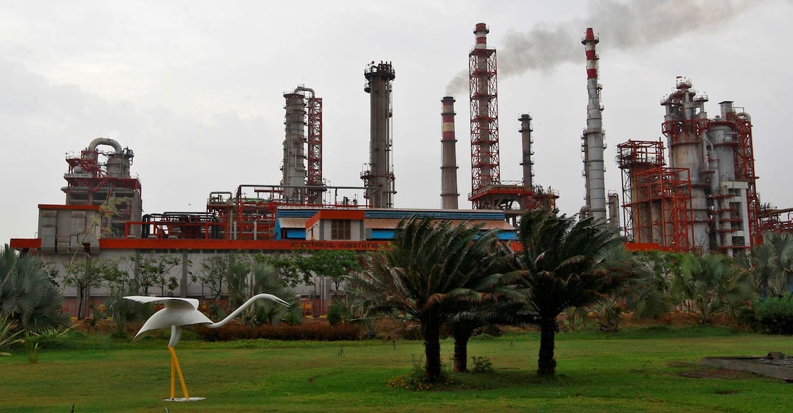 An oil refinery of Essar Oil, which runs India's second biggest private sector refinery: REUTERS/Amit Dave/File Photo