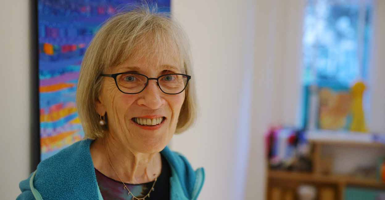 NOBEL-PRIZE-ECONOMICS Harvard professor Claudia Goldin poses for a portrait after winning the Nobel Prize for Economics at her home in Cambridge, Massachusetts, U.S., October 9, 2023. Photo: REUTERS/Brian Snyder