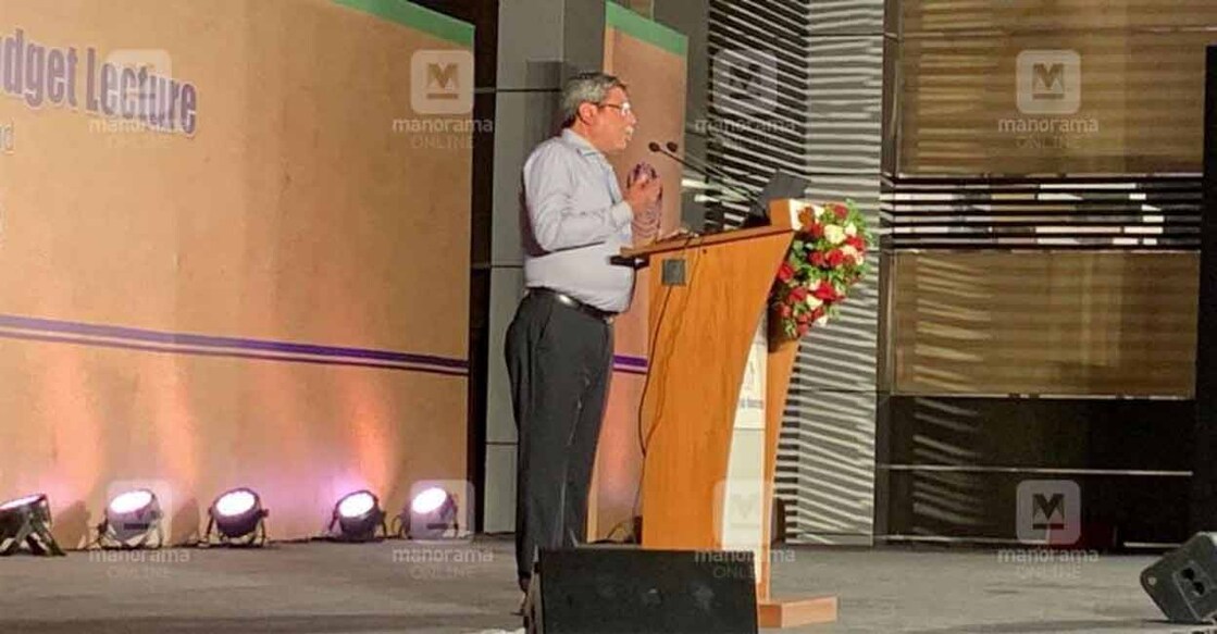 Dr Biswajit Dhar delivers the Malayala Manorama budget lecture. Photo: Manorama