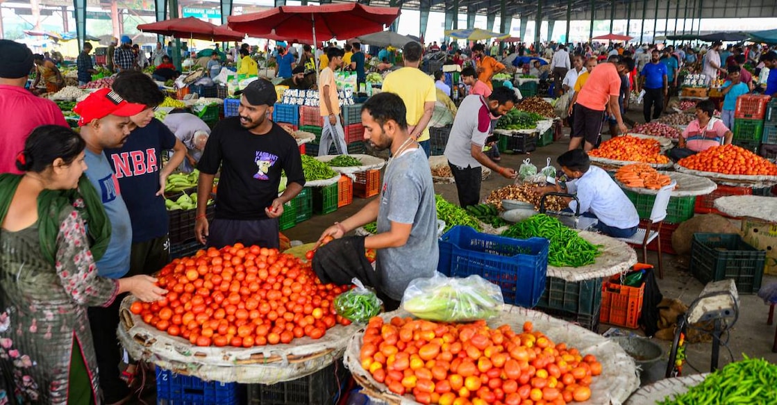 Prices of tomatoes in the retail market remain at an elevated level of up to Rs 250 per kg across major cities due to monsoon rains and lean season. Photo: PTI
