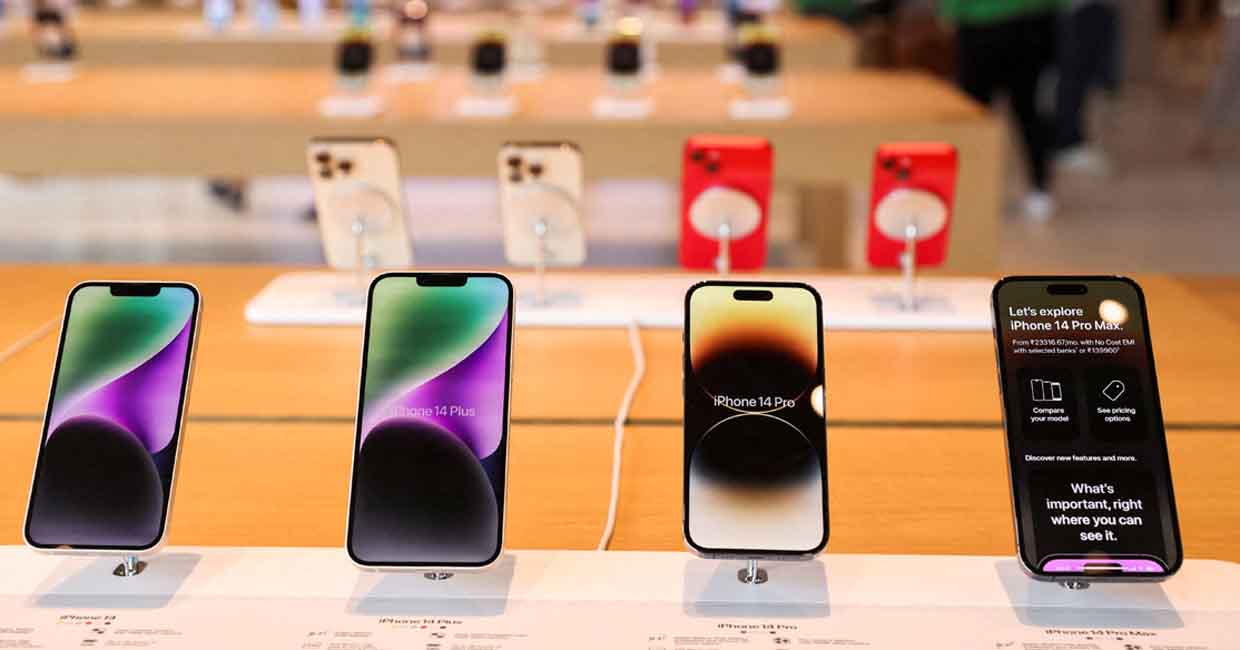 PEGATRON-TATA-APPLE-INDIA FILE PHOTO: Apple iPhones are seen inside India's first Apple retail store during a media preview, a day ahead of its launch in Mumbai, India, April 17, 2023. REUTERS/Francis Mascarenhas/File Photo