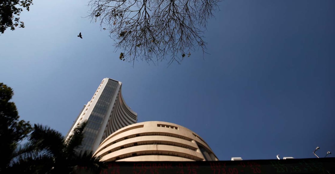 INDIA-STOCKS FILE PHOTO: A bird flies past the Bombay Stock Exchange (BSE) building in Mumbai, India, January 31, 2020. REUTERS/Francis Mascarenhas/File Photo