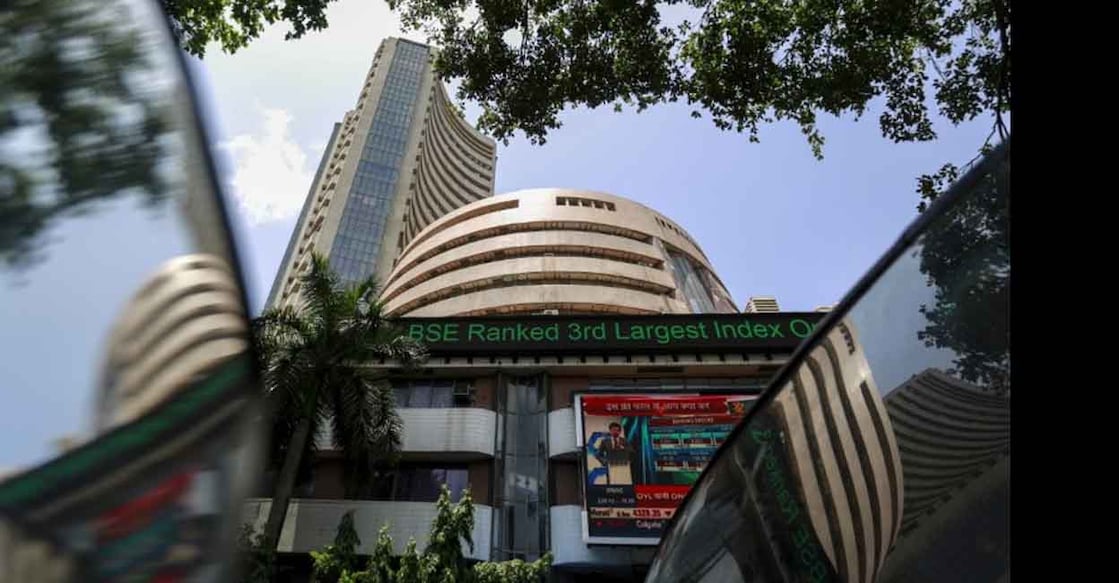 FILE PHOTO: The Bombay Stock Exchange (BSE) building is pictured next to a police van in Mumbai, India, August 24, 2015. REUTERS/Danish Siddiqui/File Photo