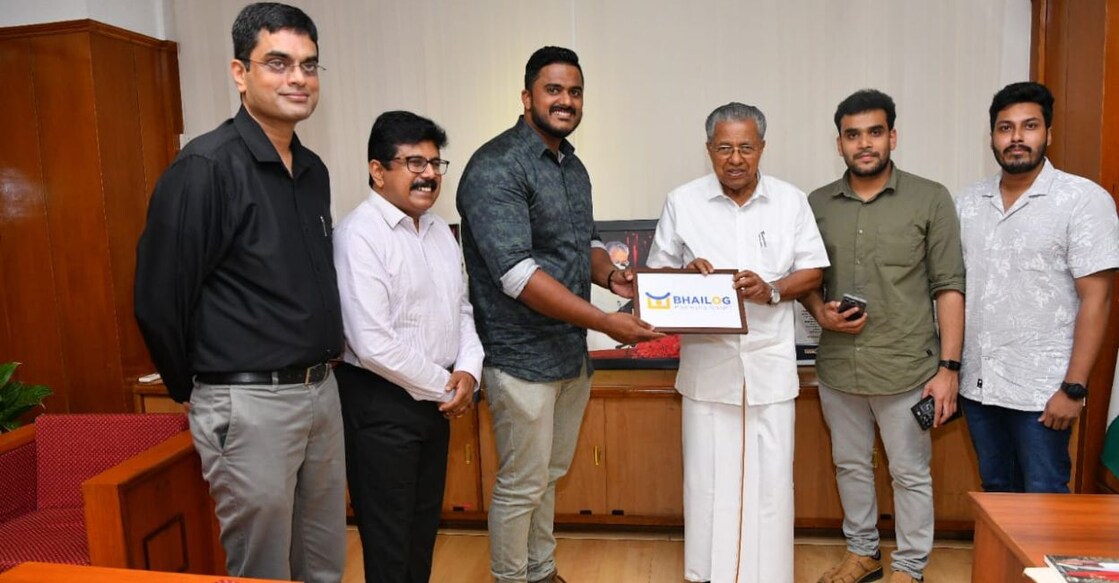 (From left) Dr S Karthikeyan, officer on special duty to CM, Anoop Ambika, KSUM CEO, and co-founders of Bhailog, Asif Ayoob, Ashik Azad and Gokul Mohan with Chief Minister Pinarayi Vijayan during the launch of Bhailog App. Photo: Special Arrangement