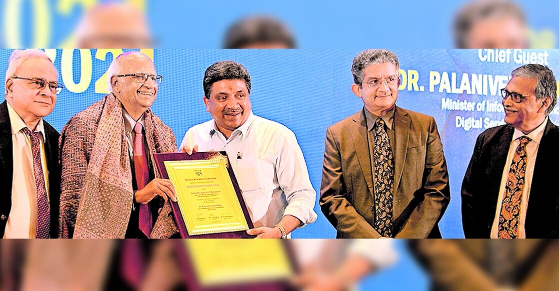 Tamil Nadu IT Minister Dr Palanivel Thiaga Rajan presents the ‘Sankara Ratna’ award of Sankara Nethralaya Medical Research Foundation (MRF) to S Ramadorai, Chairman of Kalakshetra Foundation and former CEO and Managing Director of Tata Consultancy Services. Shankara Nethralaya Chairman Dr T S Surendran, Foundation President and Executive Medical Director Dr Girish S Rao, and Foundation Honorary Secretary G Ramachandran are seen alongside. Photo: Manorama.
