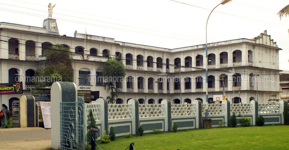 In the glory of 75: SH college celebrates Platinum Jubilee