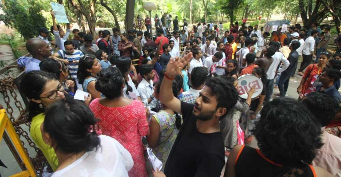 JNU students protest as CRPF deployed on campus JNU students protest as CRPF deployed on campus