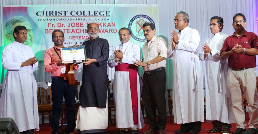 best-teacher Union Minister of state for tourism and culture K J Alphons Kannanthanam presented the award in the ceremony held at Christ College auditorium | Photo: Adithyan