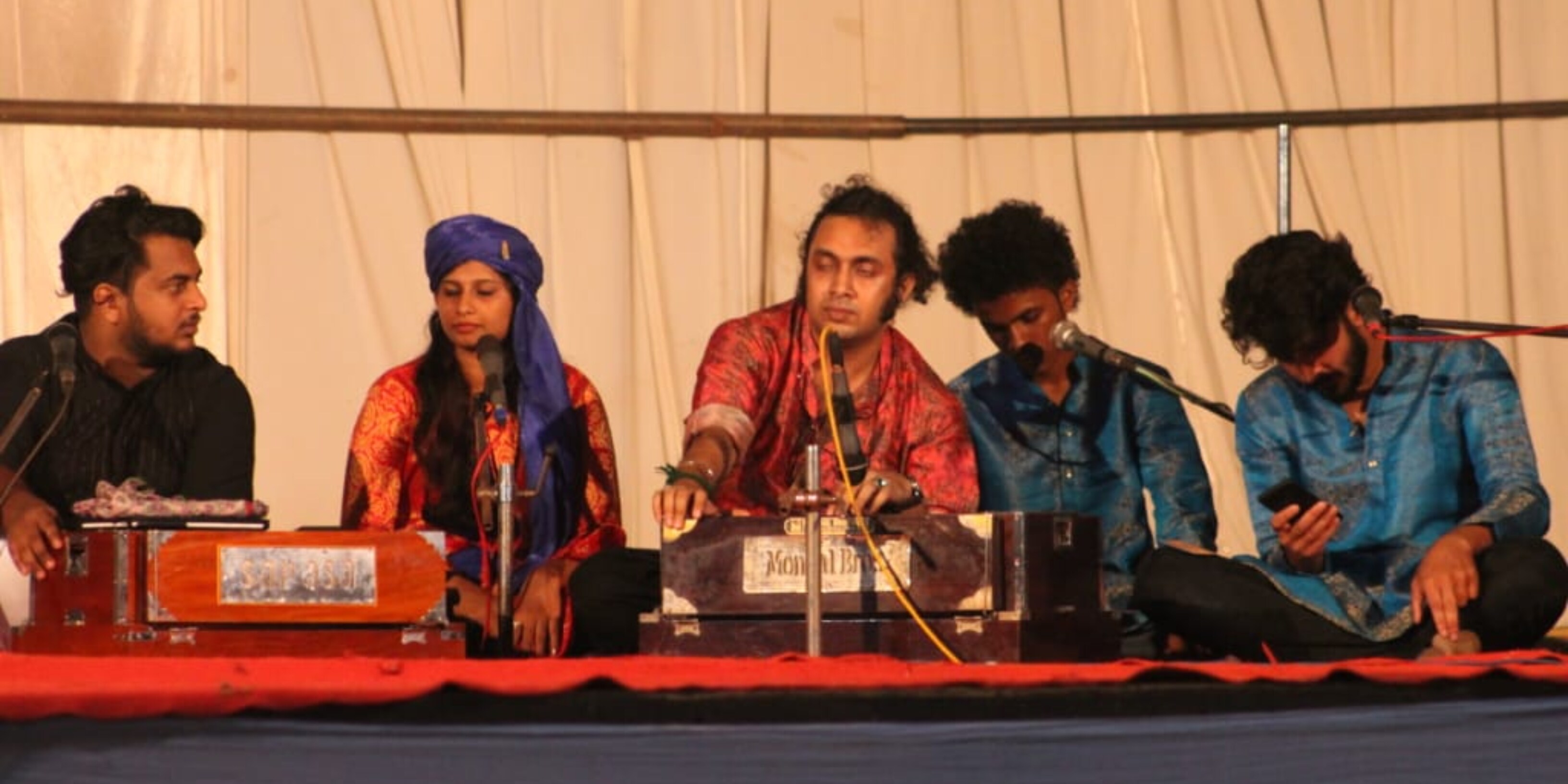 Pep talks and memorable ghazals rev up LBS students Pep talks and memorable ghazals rev up LBS students