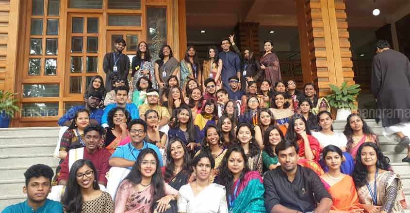 Christ College students impress trying out their ethnic wears