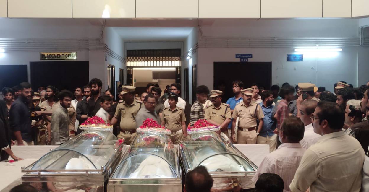cusat-stampede-public-homage-c cusat-stampede-public-homage-c