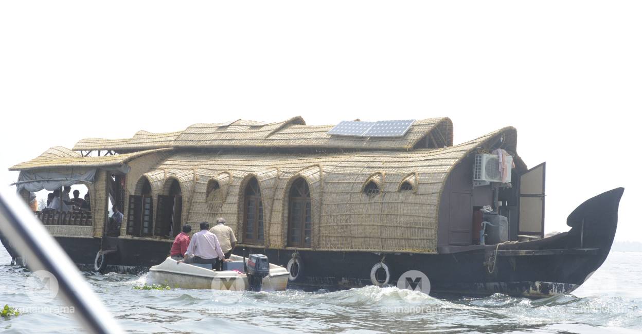 houseboat-manrama