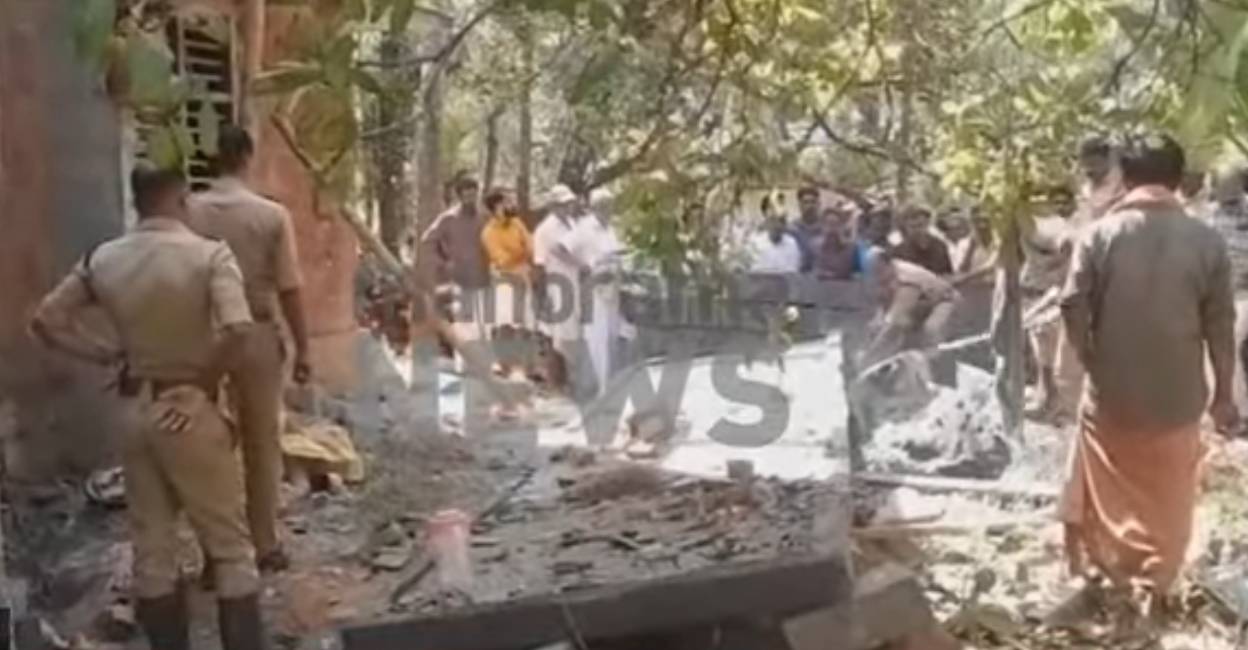 kozhikode-house-collapse-c kozhikode-house-collapse-c