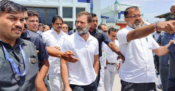 Police stop Rahul Gandhi's convoy as he visits camps in violence-hit ...