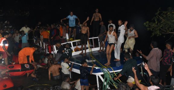 kerala tourist boat news