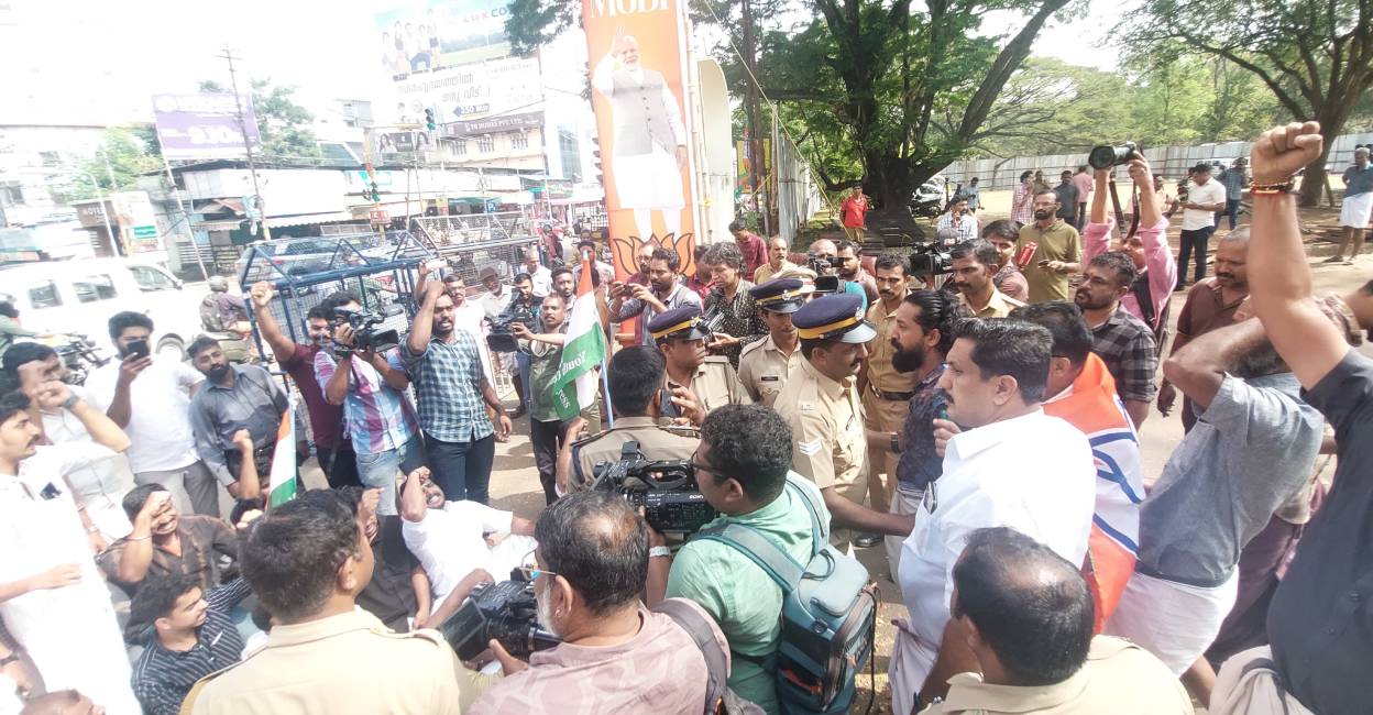 BJP-Youth Congress clash in Thrissur; police arrest protesters amid violence