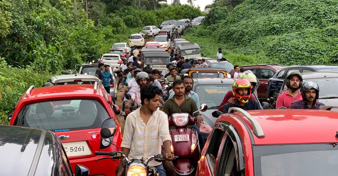 Kakkadampoyil has been witnessing heavy traffic during the Bakrid holidays. Photo: Special arrangement