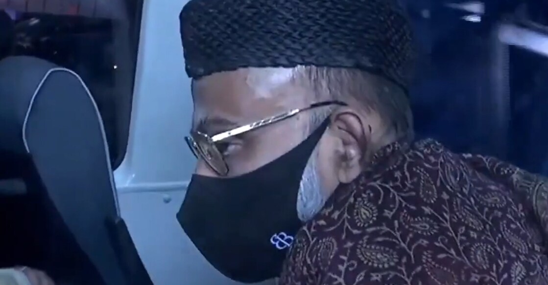 Abdul Nasser Madani inside an ambulance outside the Nedumbassery Airport in Kochi Monday evening. Photo: Screengrab