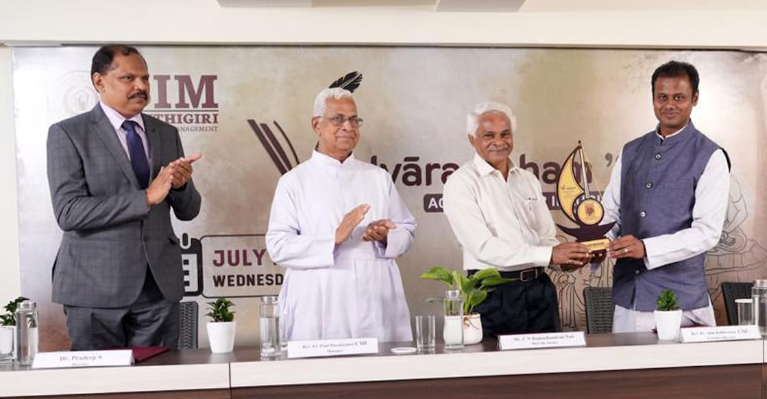 santhigiri-institute College management presenting a memento to the chief guest. Photo: Special arrangement