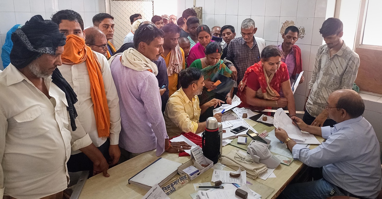 PTI06_18_2023_000137A Family members of patients speak with a health official at a hospital at Ballia in Uttar Pradesh on Sunday. Photo: PTI