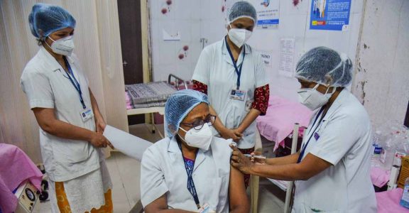 9.99 lakh healthcare workers received vaccine shots till Thursday 9.99 lakh healthcare workers received vaccine shots till Thursday