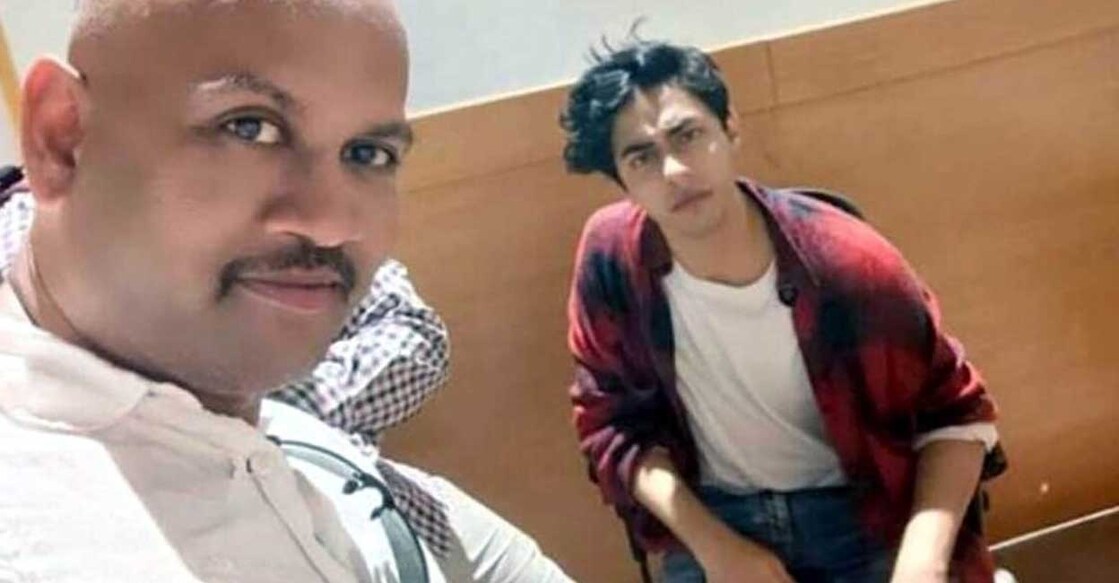Pune police issues lookout notice for man who took viral selfie with Aryan Khan Pune police issues lookout notice for man who took viral selfie with Aryan Khan