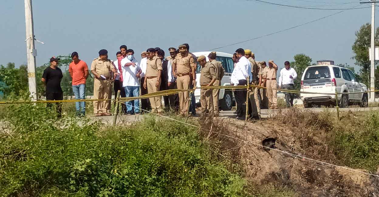 Special Investigation Team attempt to recreate the sequence of events leading to the incident in Uttar Pradesh's Tikonia village Special Investigation Team attempt to recreate the sequence of events leading to the incident in Uttar Pradesh's Tikonia village as part of their ongoing investigation on Oct. 14, 2021. Photo: PTI