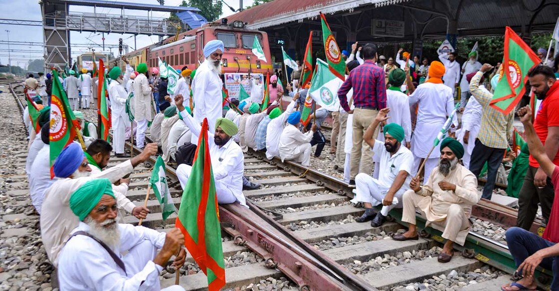 Farmers block train traffic in Punjab, Haryana as part of 'rail roko' stir over Lakhimpur incident Farmers block train traffic in Punjab, Haryana as part of 'rail roko' stir over Lakhimpur incident