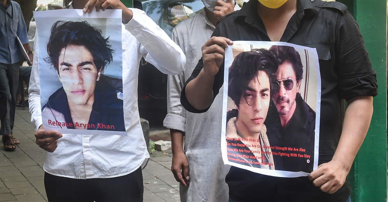 Fan's of Bollywood actor Shah Rukh Khan, hold posters written with 'Release Aryan Khan' stand outside Bombay High court. Photo: PTI