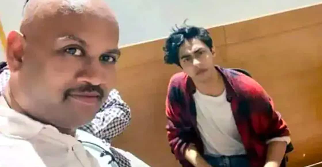 Kiran Gosavi's (L) selfie with Aryan Khan while the latter was in NCB custody