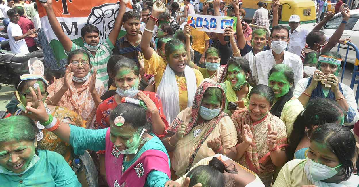 PTI10_03_2021_000047B TMC supporters jubilate outside party supremo and West Bengal Chief Minister Mamata Banerjee's residence at Kalighat, during counting of votes for the Bhawanipur Assembly by-polls, in Kolkata, Sunday, October 3, 2021. Photo: PTI