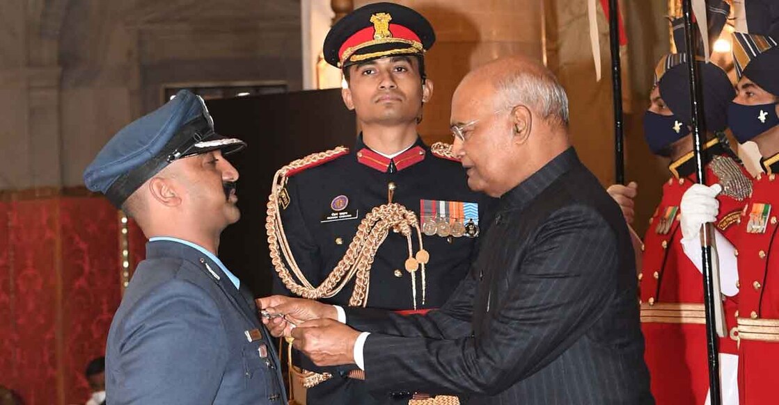 abhinandan-vir-chakra Group Captain Abhinandan Varthaman was honoured with the Vir Chakra award by President Ram Nath Kovind. Photo: Twitter